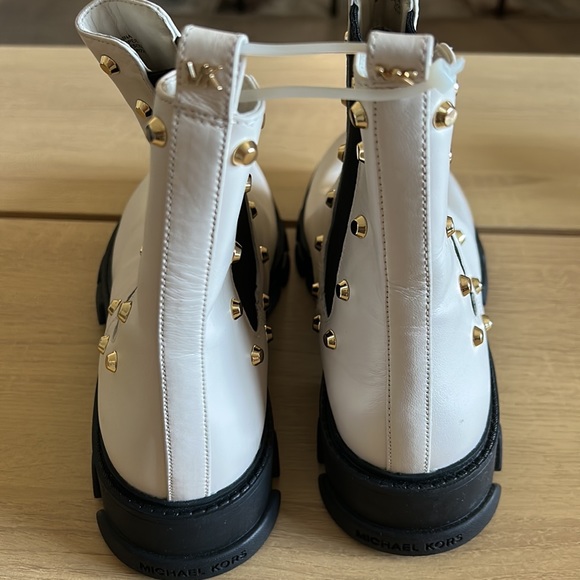 NWOB Michael Kors Ridley Astor Stud Leather Boots - Picture 8 of 10